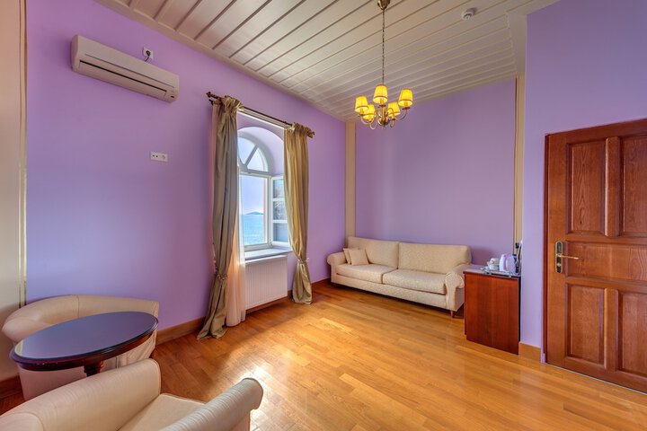 Room 43 of 92