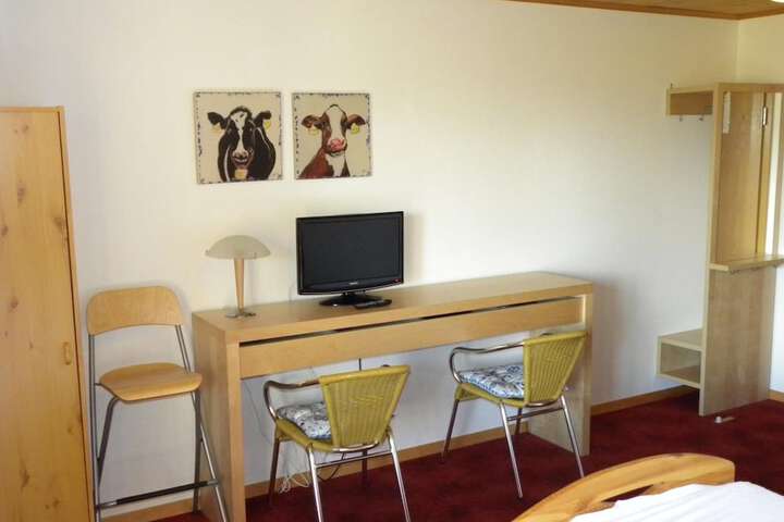 Room 13 of 64
