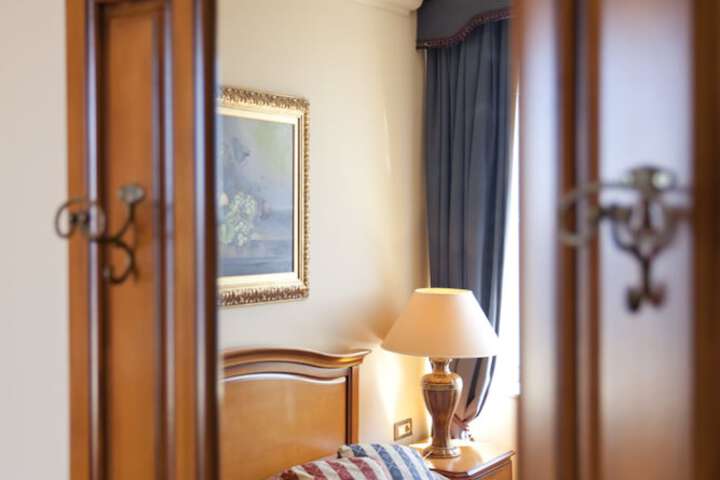 Room 2 of 19
