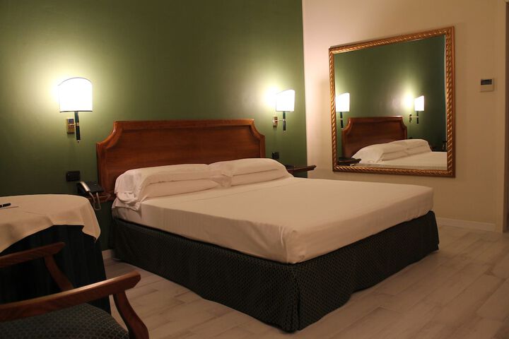 Room 15 of 110
