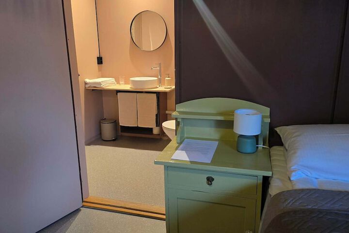 Room 17 of 54