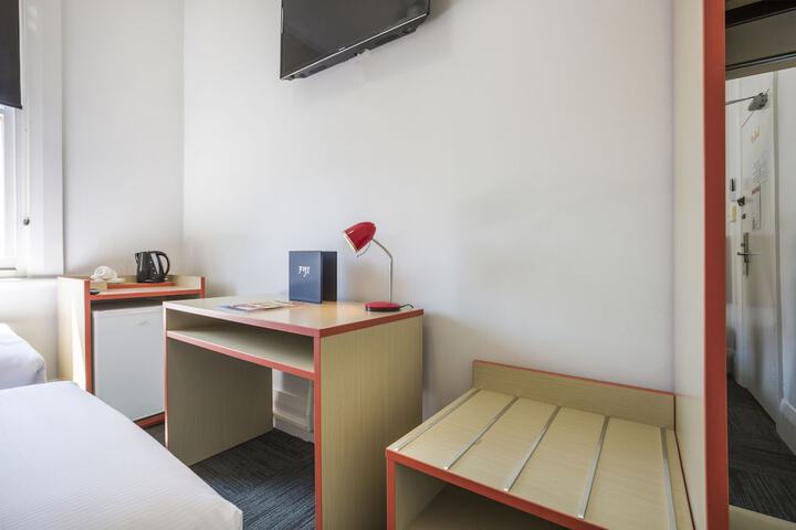 Room 25 of 53