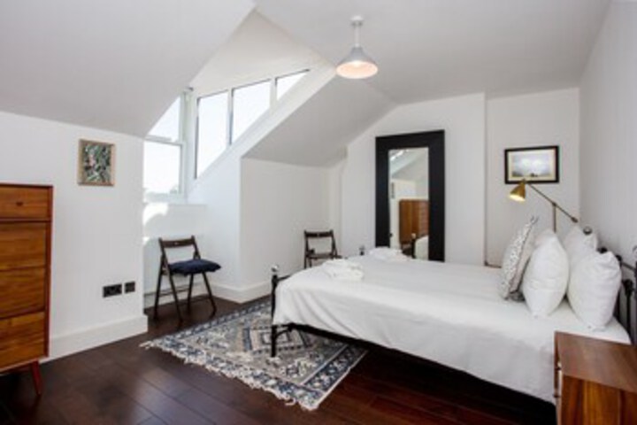 Room 25 of 25