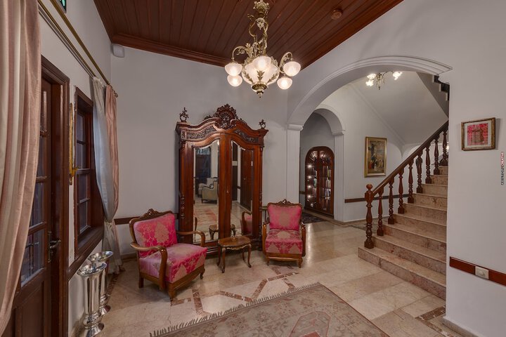 Entrance & Lobby