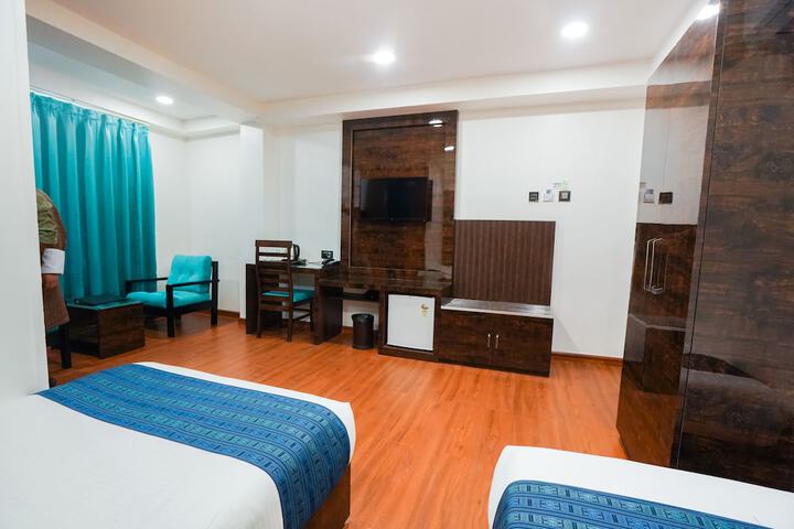 Room 6 of 13
