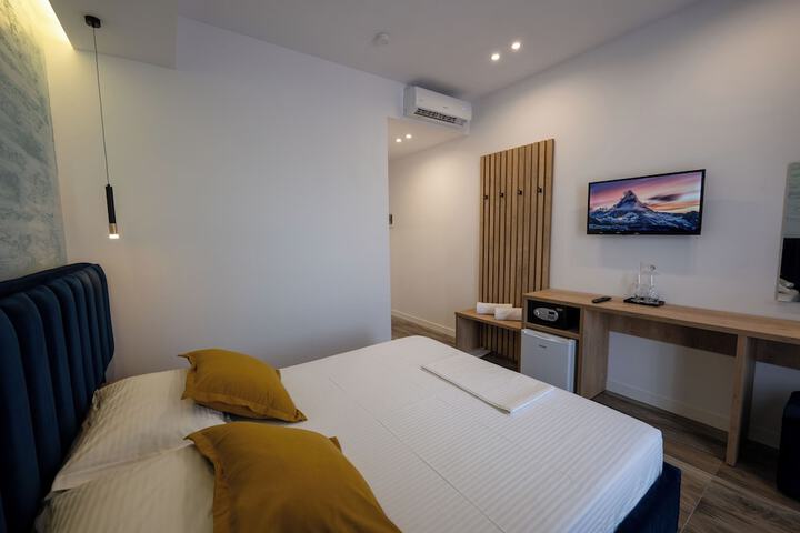 Room 13 of 61
