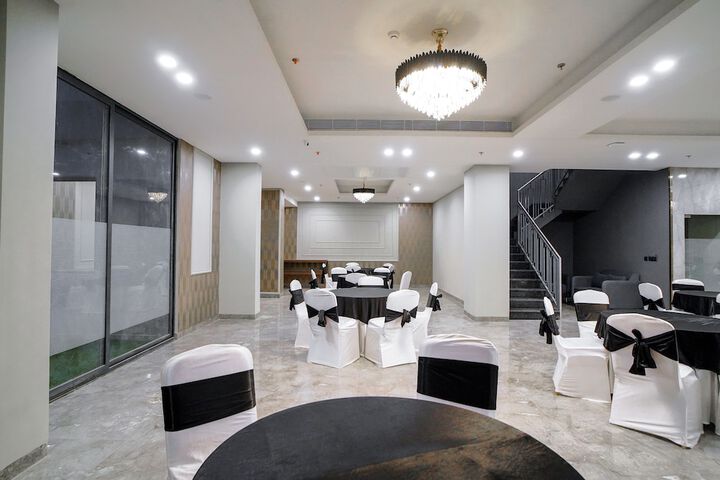 Ballroom/Hall 54 of 73