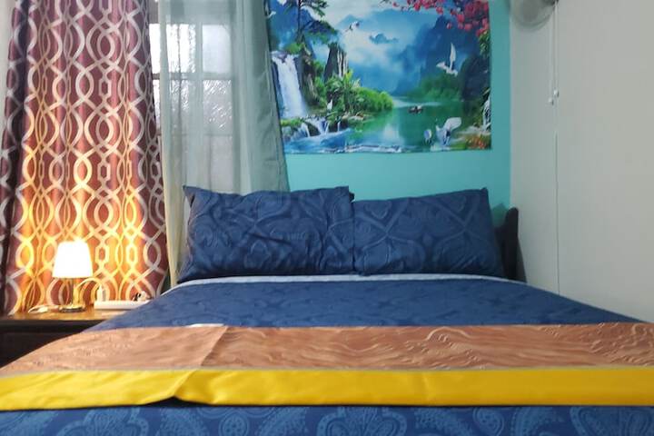 Room 4 of 8