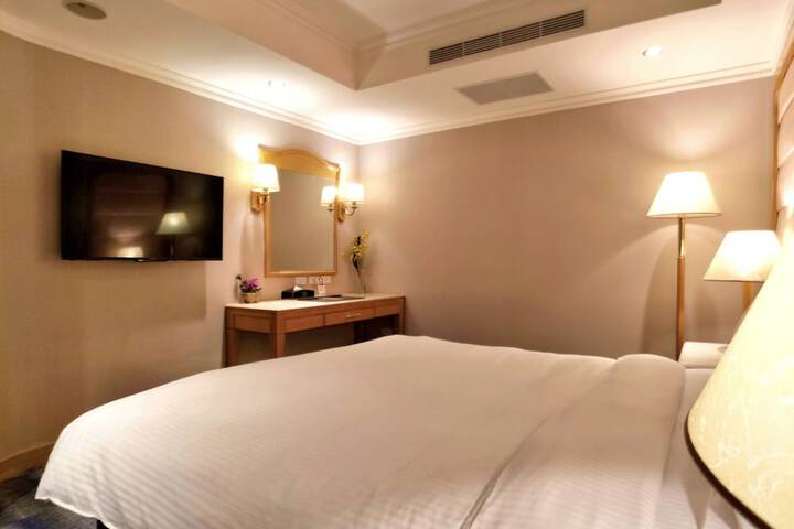 Room 17 of 82