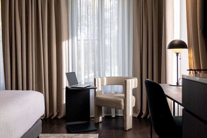 Room 42 of 253
