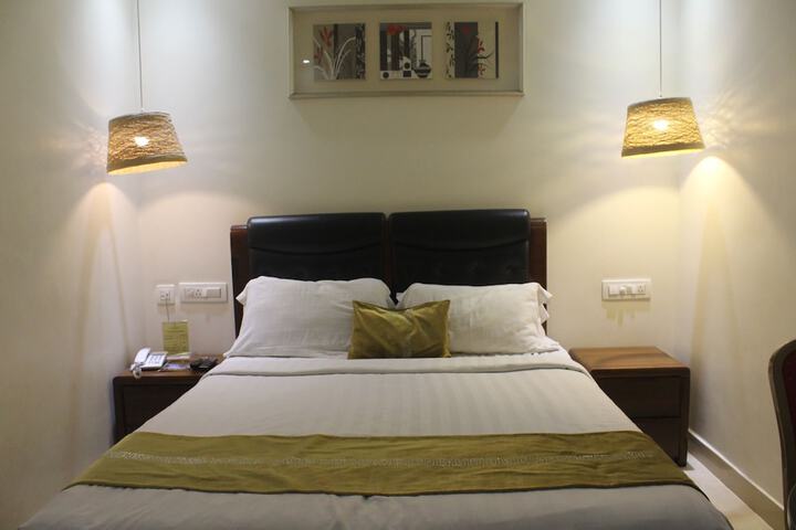 Room 10 of 37