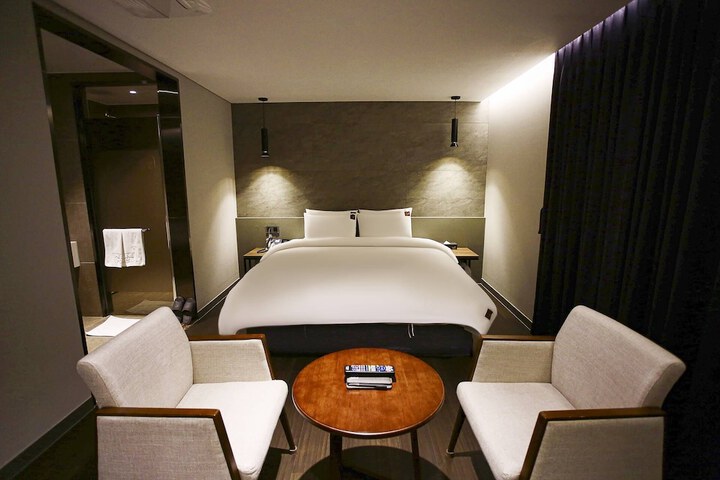 Room 31 of 48