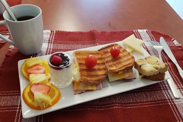 Breakfast/Coffee Service 24 of 42