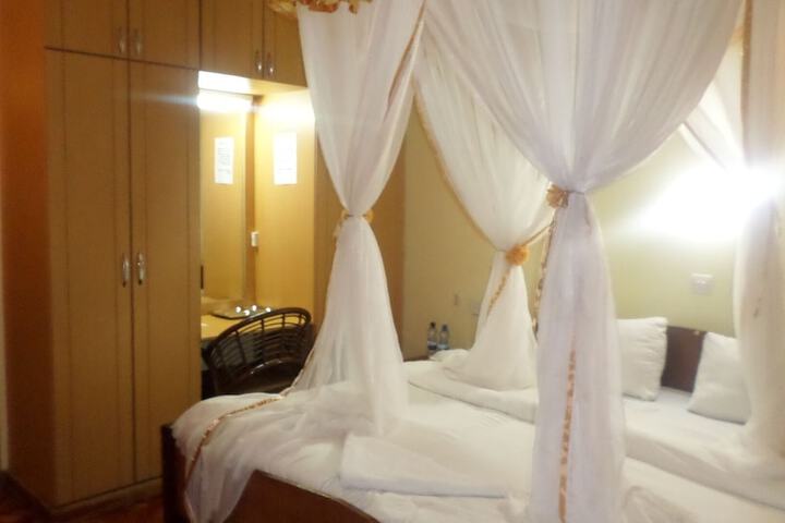 Room 10 of 130