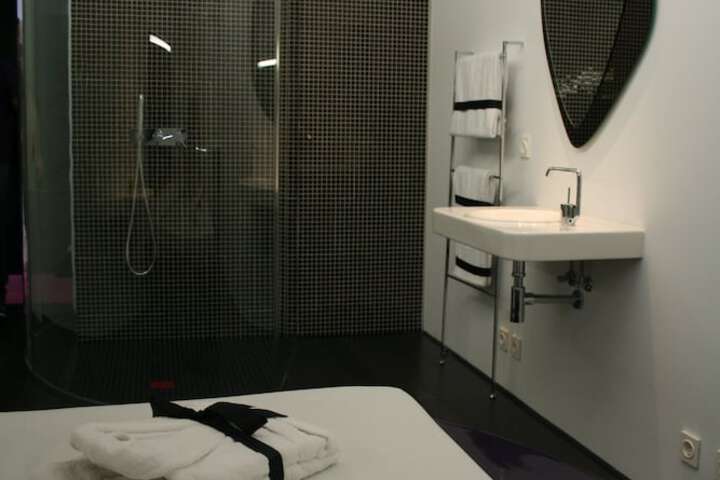 Room 32 of 56