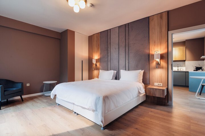 Room 6 of 14