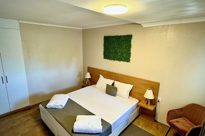 Room 34 of 102