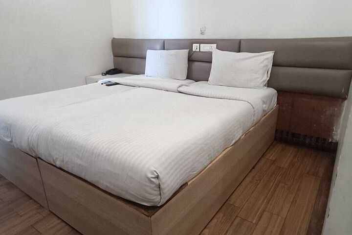 Room 8 of 11