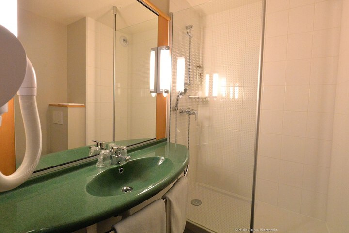 Room 35 of 63