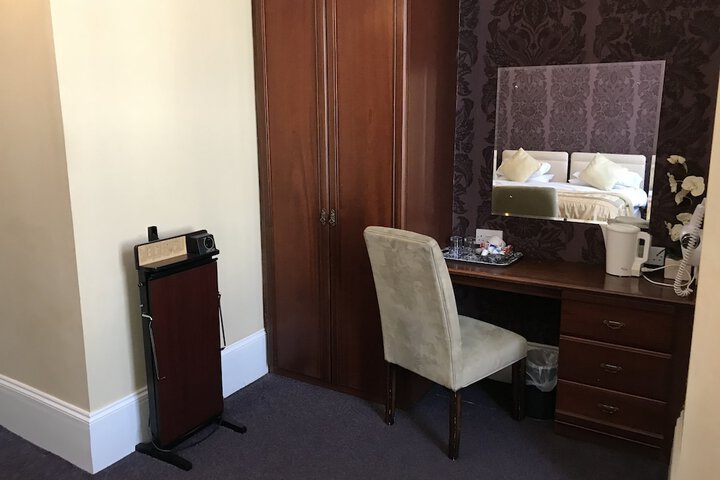 Room 4 of 37