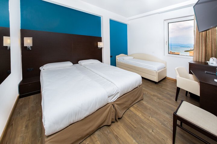 Room 24 of 46