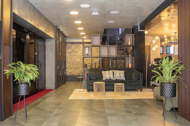 Hotel Interior 10 of 137