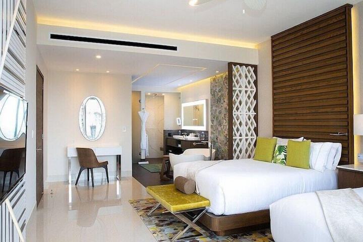 Room 7 of 18