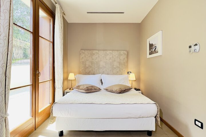 Room 8 of 86