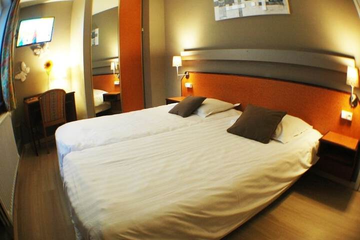 Room 3 of 51