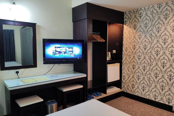 Room 24 of 61