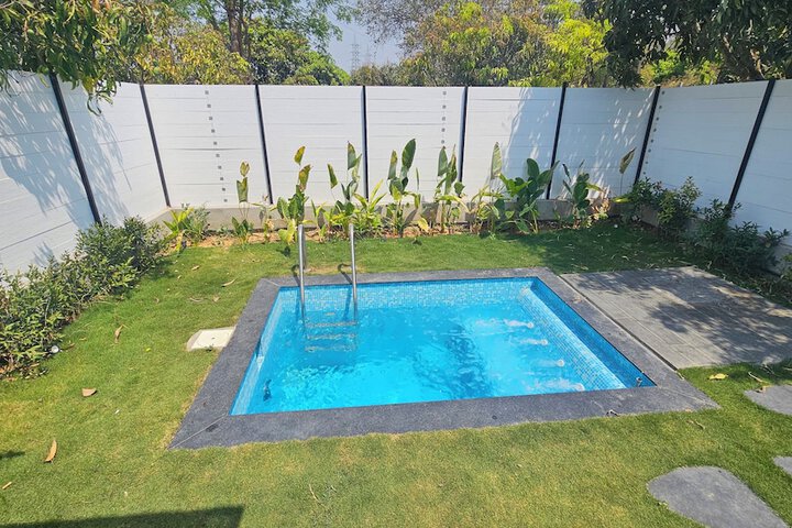 Pool 19 of 30