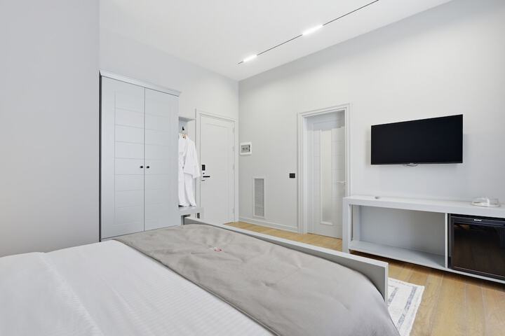 Room 10 of 74