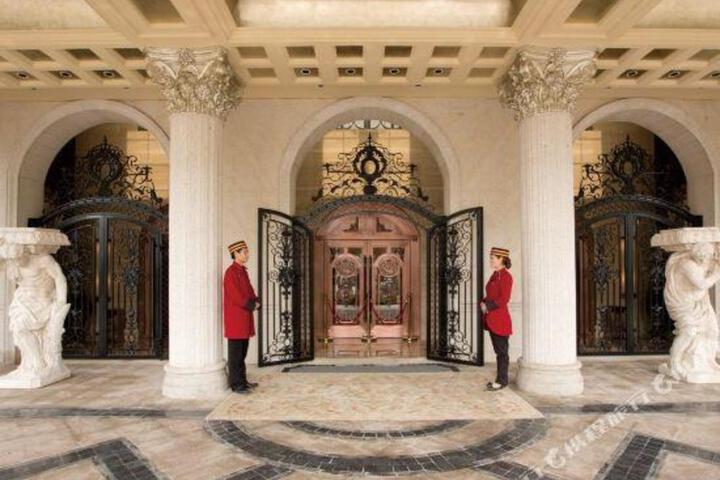 Versailles Hotel