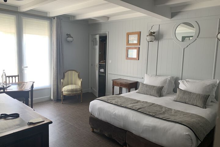 Room 3 of 37
