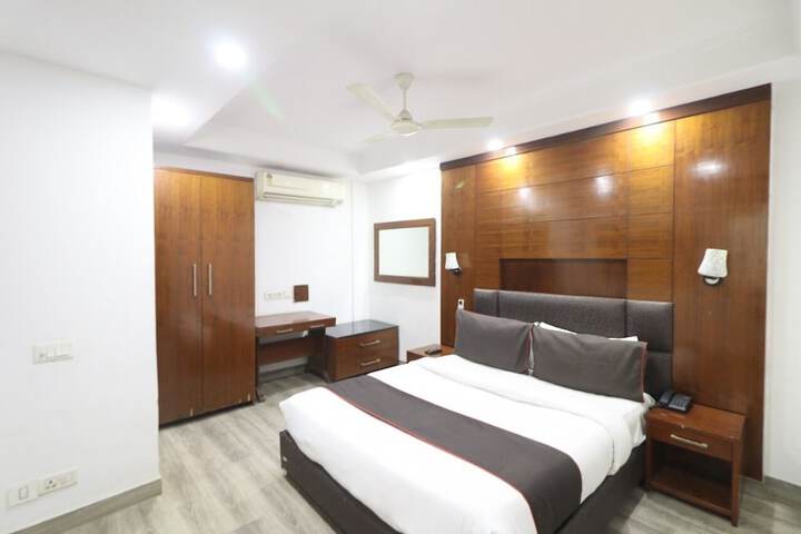 Room 4 of 15