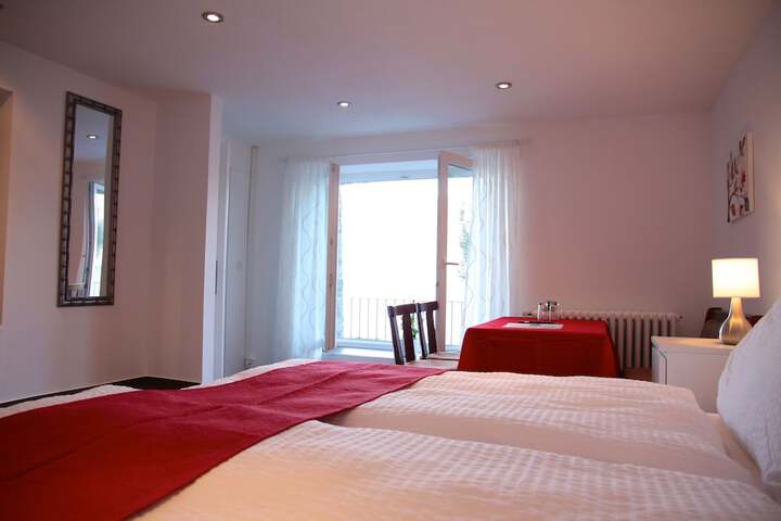 Room 3 of 60