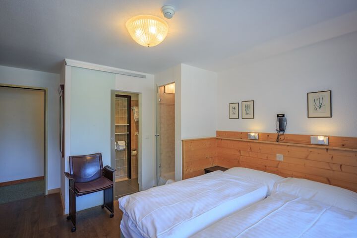 Room 4 of 66