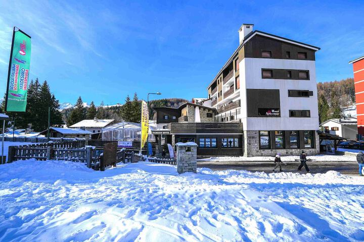 Hotel Entry