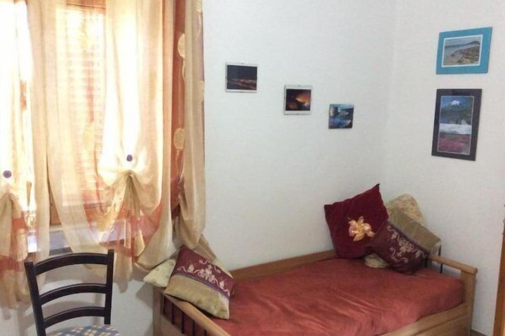 Room 10 of 68