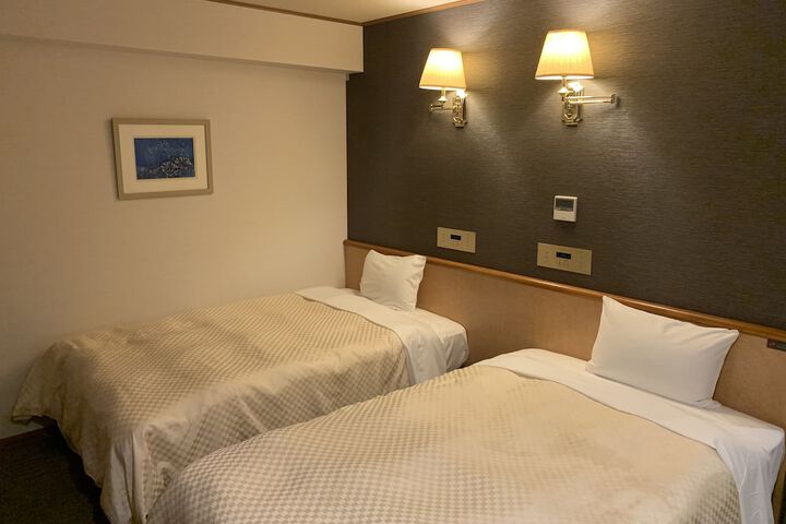 Room 7 of 48