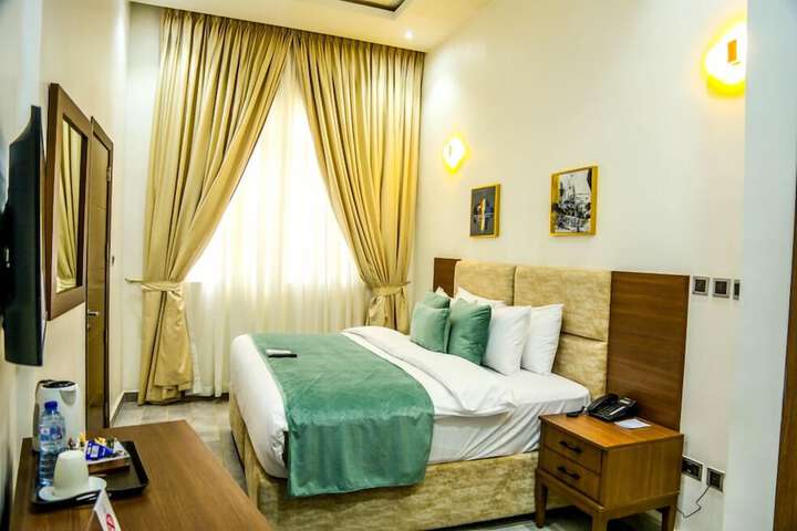 Room 5 of 19