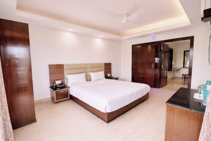 Room 3 of 10