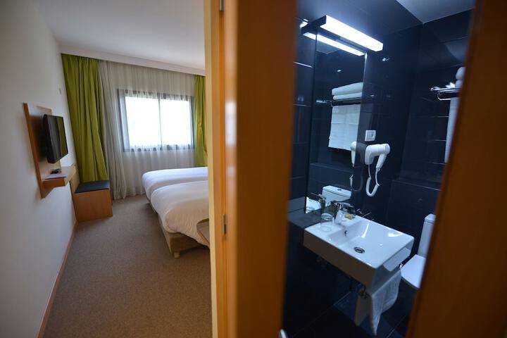 Room 5 of 19