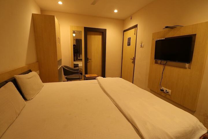 Room 17 of 60