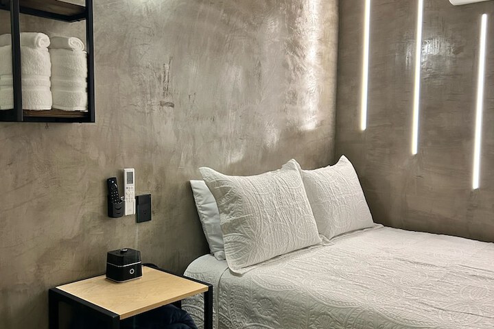 Room 8 of 85