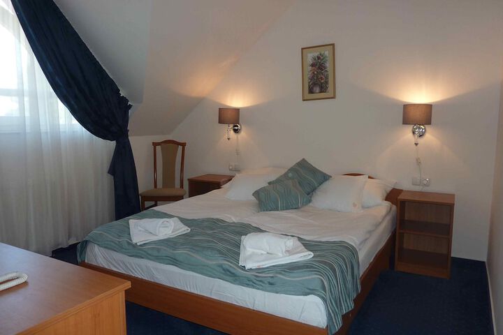 Room 33 of 86