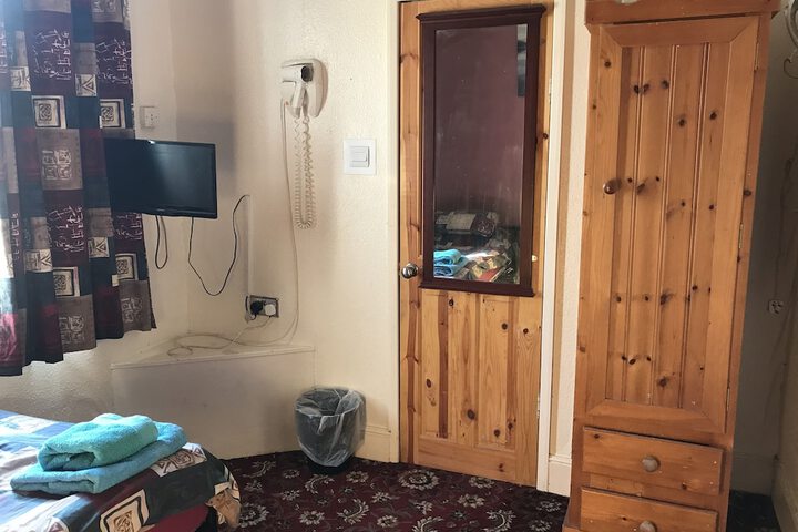 Room 9 of 34