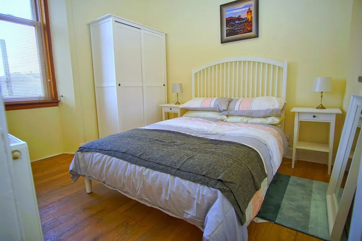 Room 4 of 10