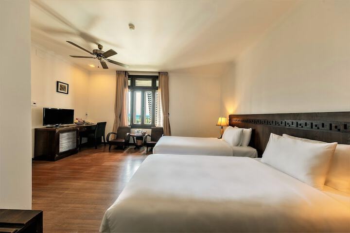 Room 4 of 68