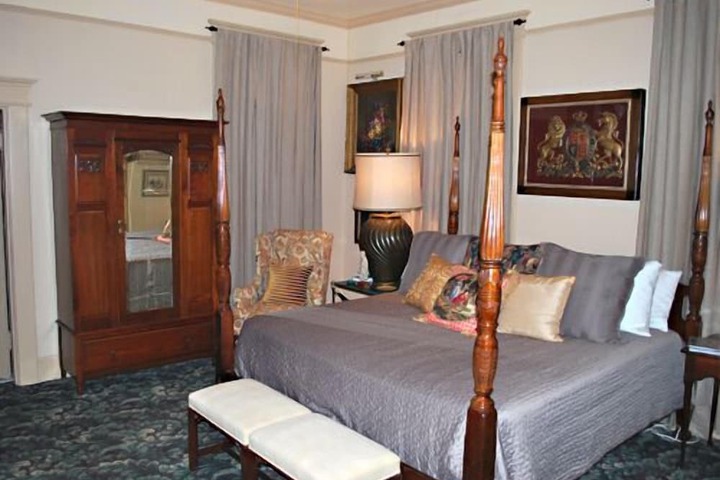 Room 15 of 48